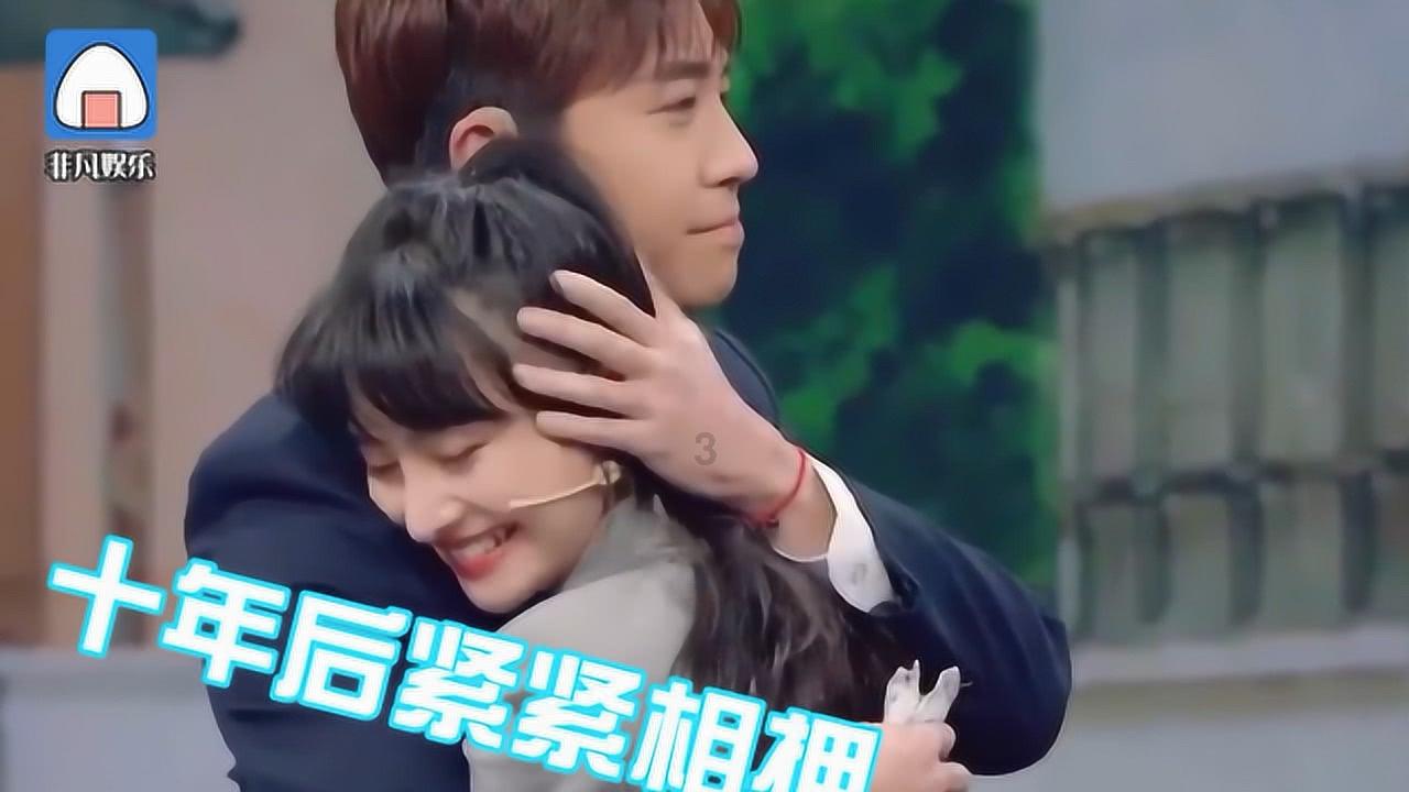 Jennie新广告，成韩网友热议，犀利眼神，完美绿裙！